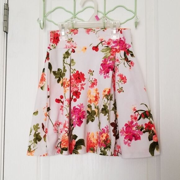 🦋3/$15💰Charlotte Russe Skirt - Picture 1 of 3